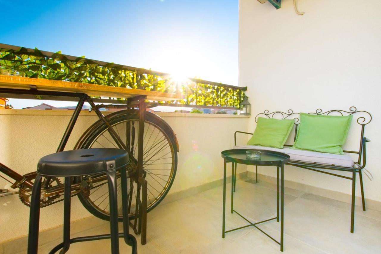 4 * Apartment Sunset Close To The Sea Каштела Екстер'єр фото