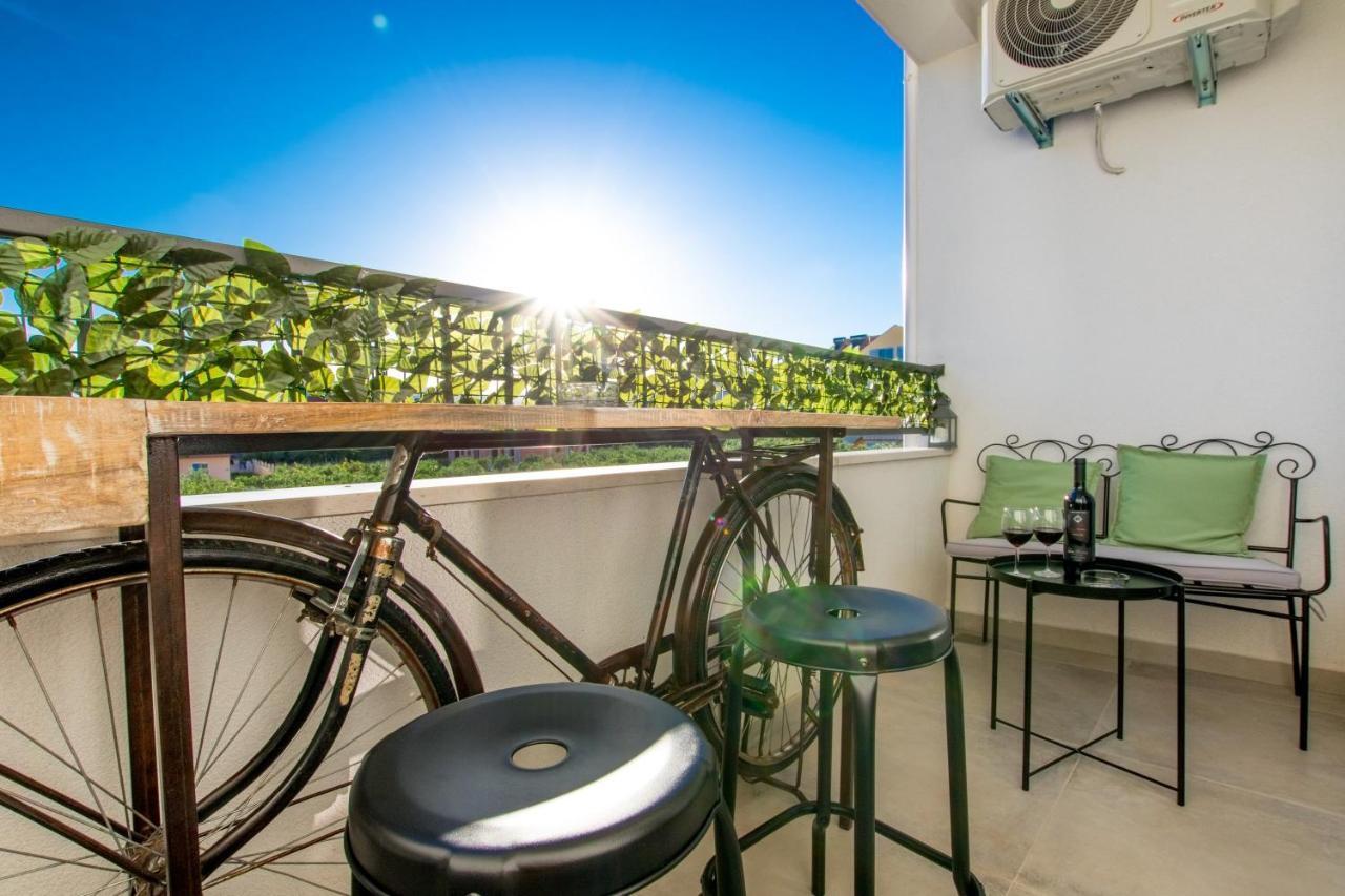 4 * Apartment Sunset Close To The Sea Каштела Екстер'єр фото